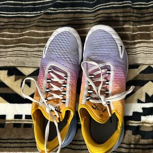 Women’s nike air maxes (size 11)